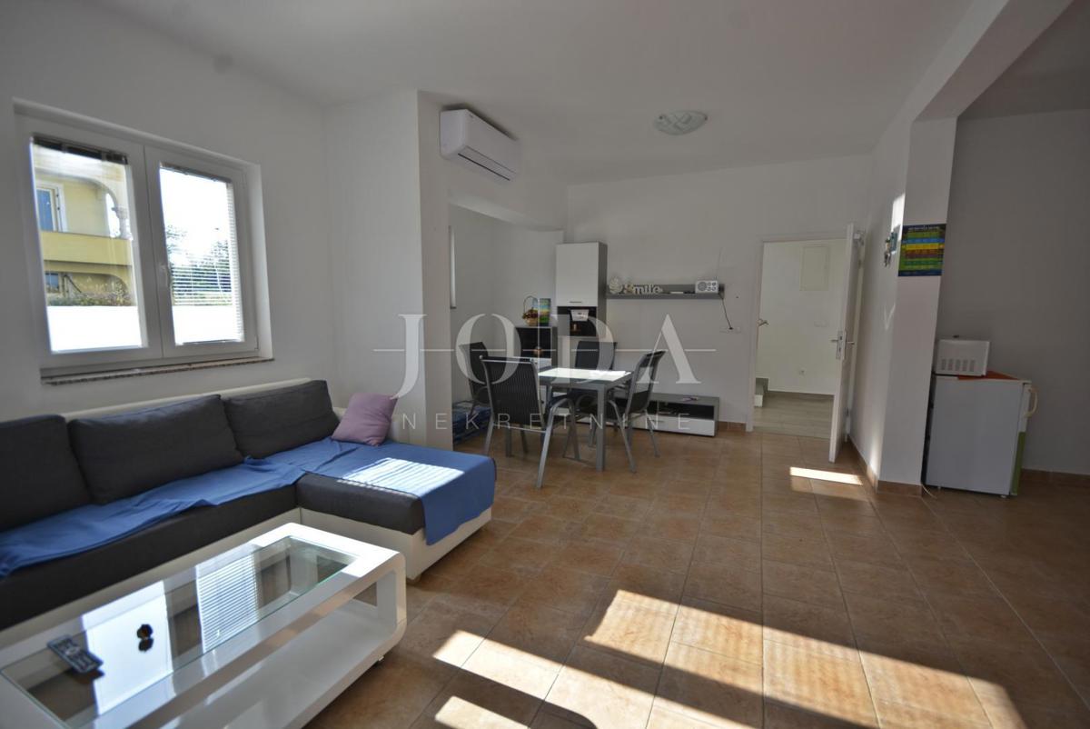 Indipendente casa con piscina in funzione di affitto turistico