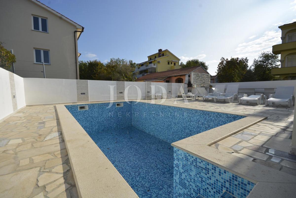 Indipendente casa con piscina in funzione di affitto turistico