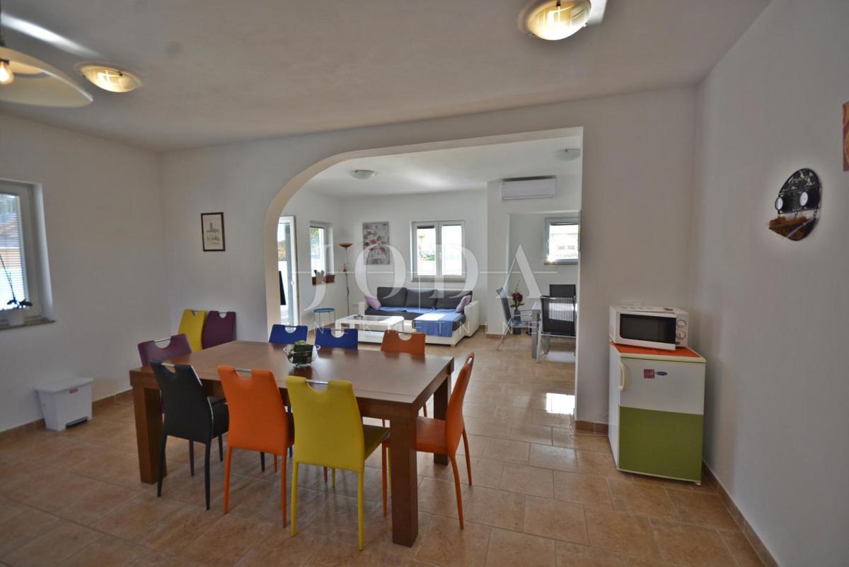 Indipendente casa con piscina in funzione di affitto turistico
