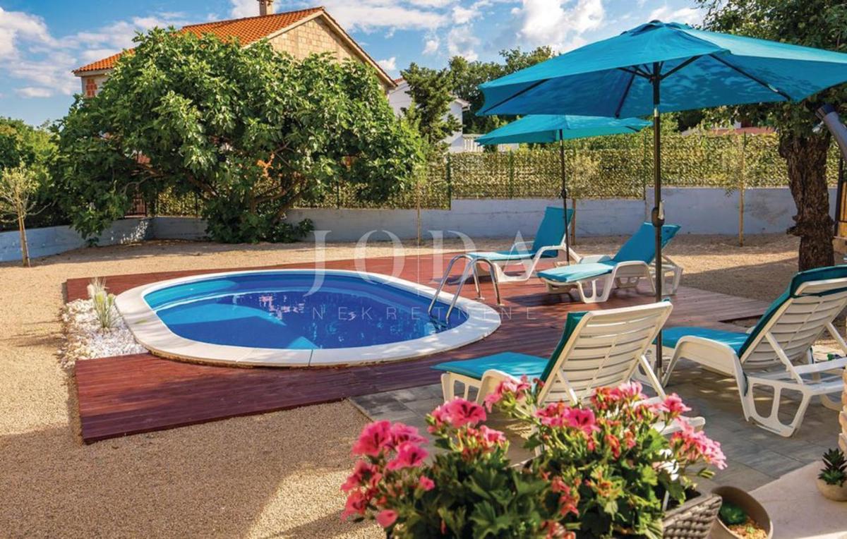 Isola di Krk - Kras - casa al piano terra con piscina