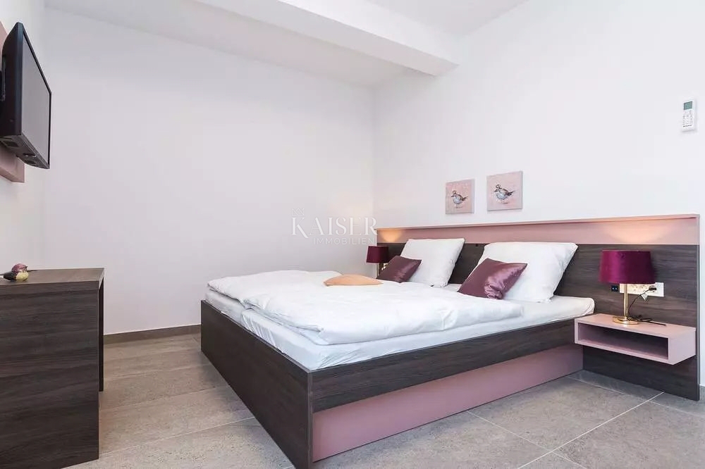 Istria - Parenzo, villa moderna con piscina, a 800 metri dal mare