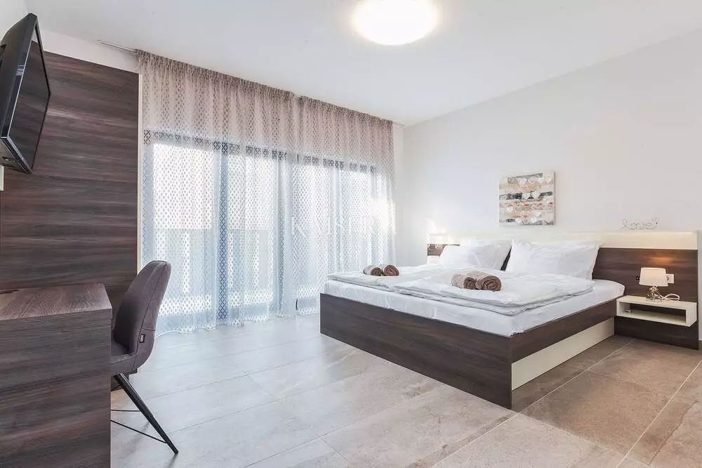 Istria - Parenzo, villa moderna con piscina, a 800 metri dal mare