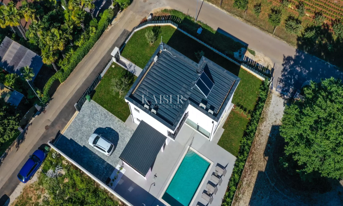 Istria - Parenzo, villa moderna con piscina, a 800 metri dal mare