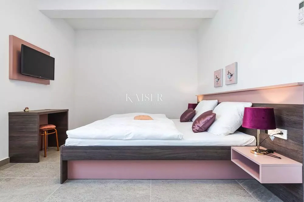 Istria - Parenzo, villa moderna con piscina, a 800 metri dal mare