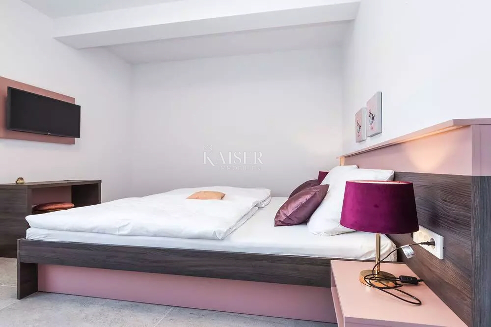 Istria - Parenzo, villa moderna con piscina, a 800 metri dal mare