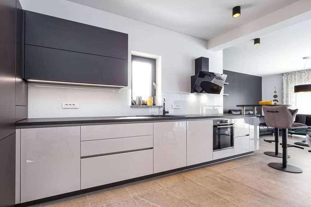 Istria - Parenzo, villa moderna con piscina, a 800 metri dal mare