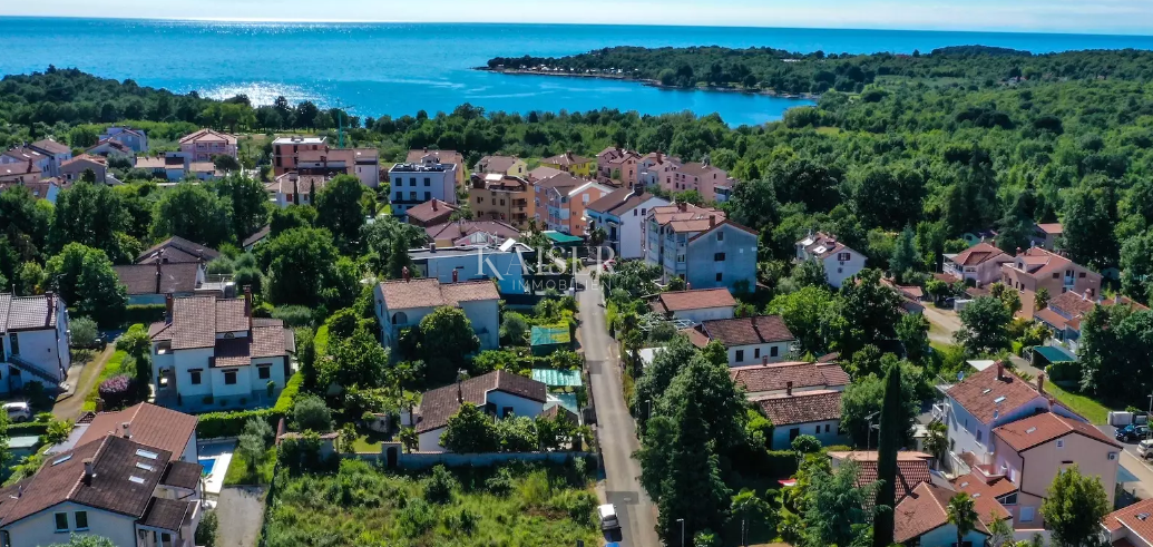Istria - Parenzo, villa moderna con piscina, a 800 metri dal mare