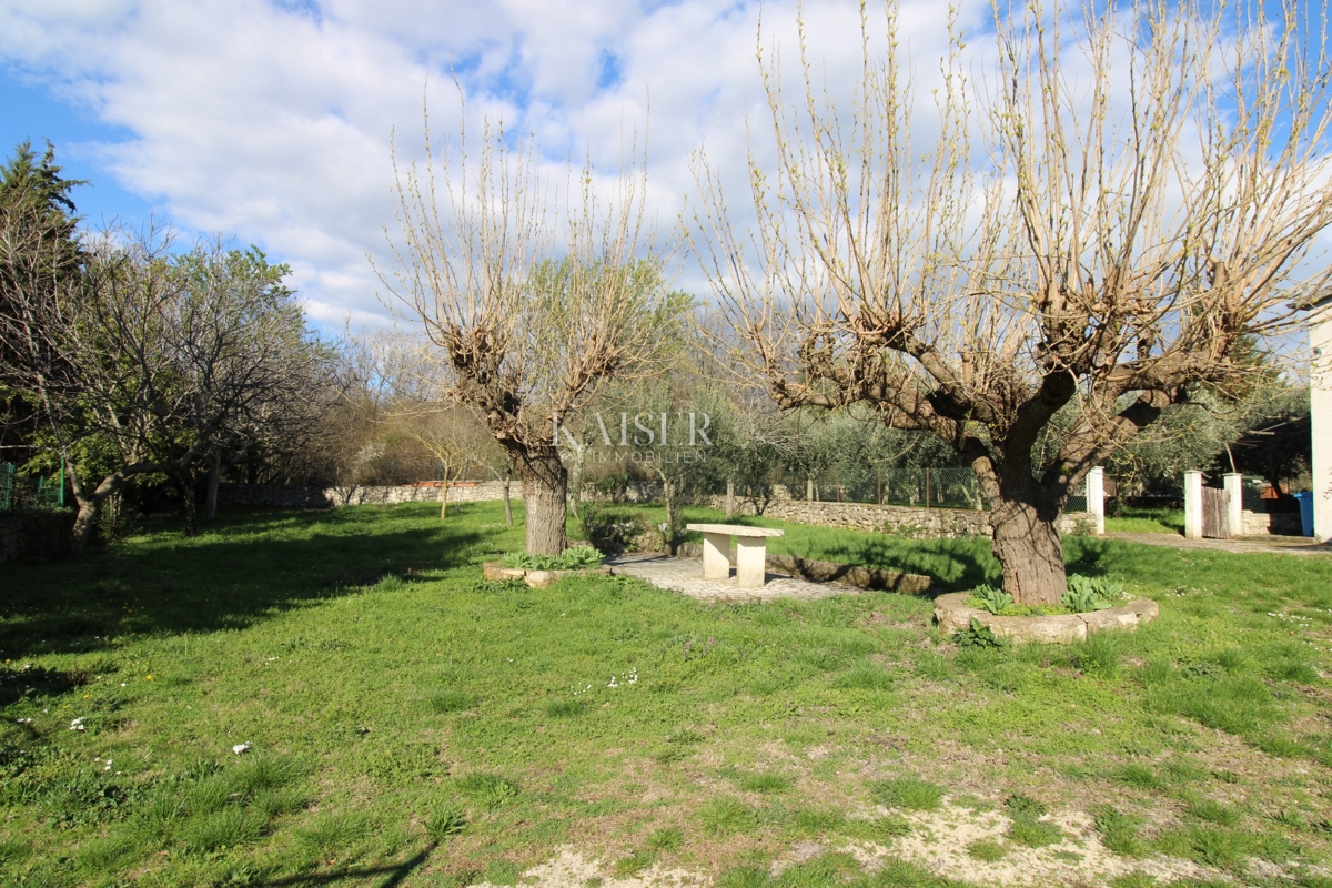 Istria - Parenzo, casa in pietra con esclusiva vista mare