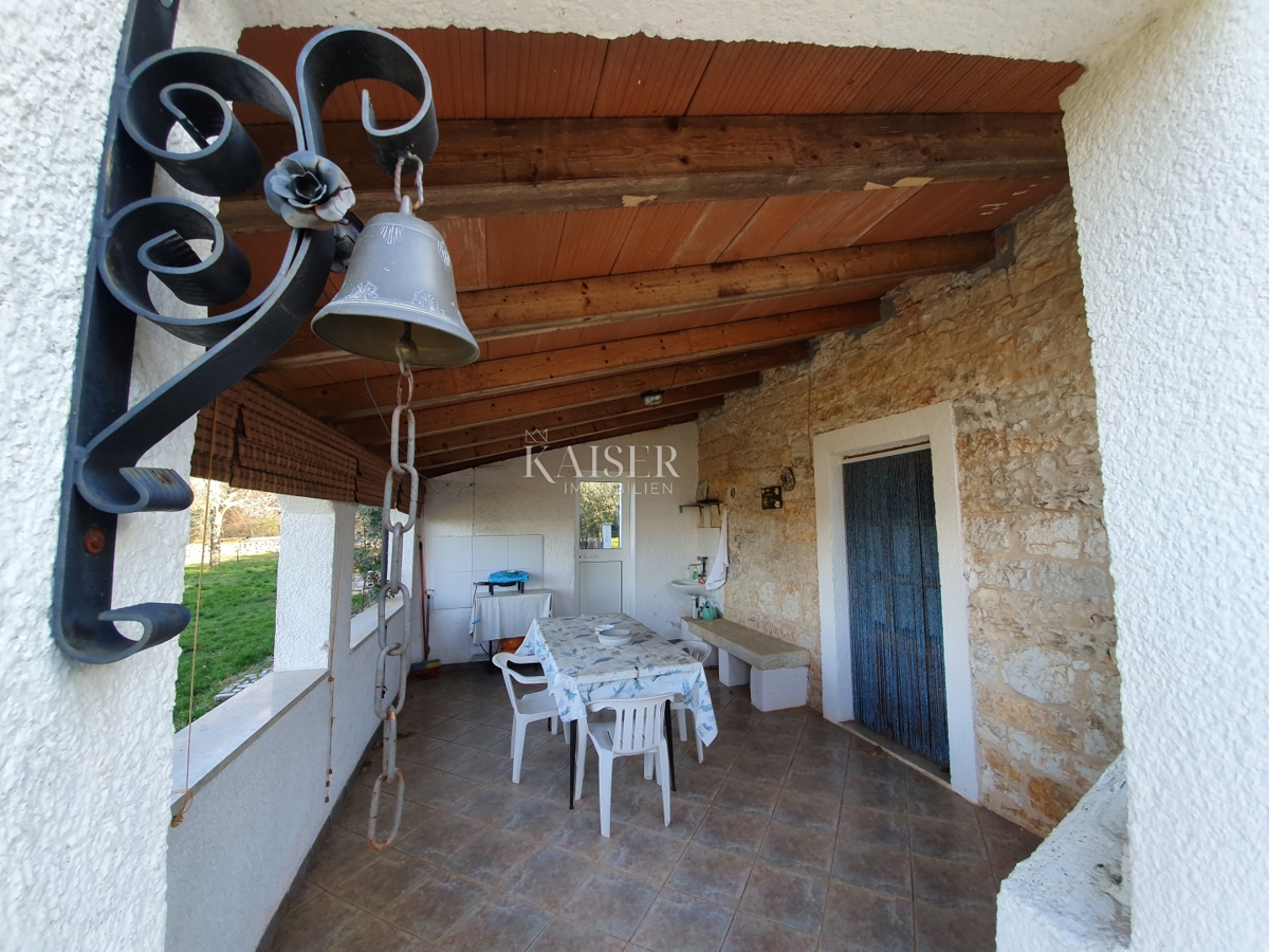 Istria - Parenzo, casa in pietra con esclusiva vista mare