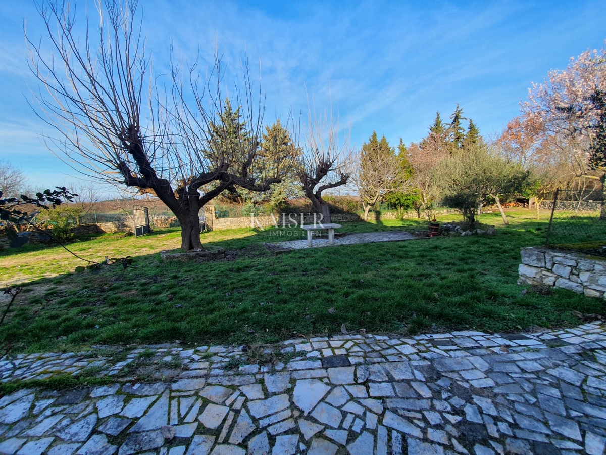 Istria - Parenzo, casa in pietra con esclusiva vista mare