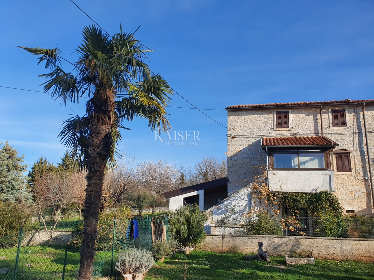 Istria - Parenzo, casa in pietra con esclusiva vista mare