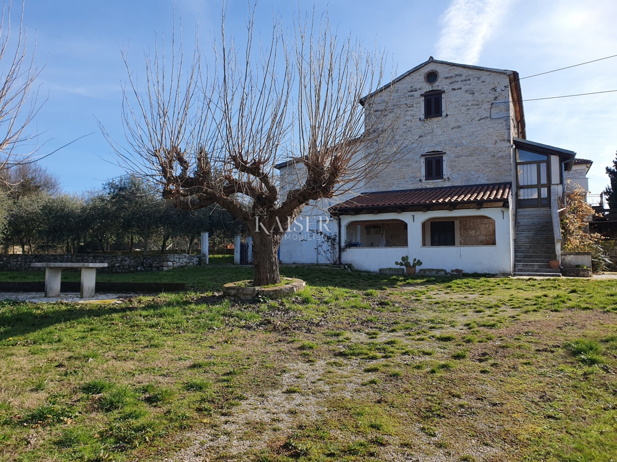 Istria - Parenzo, casa in pietra con esclusiva vista mare