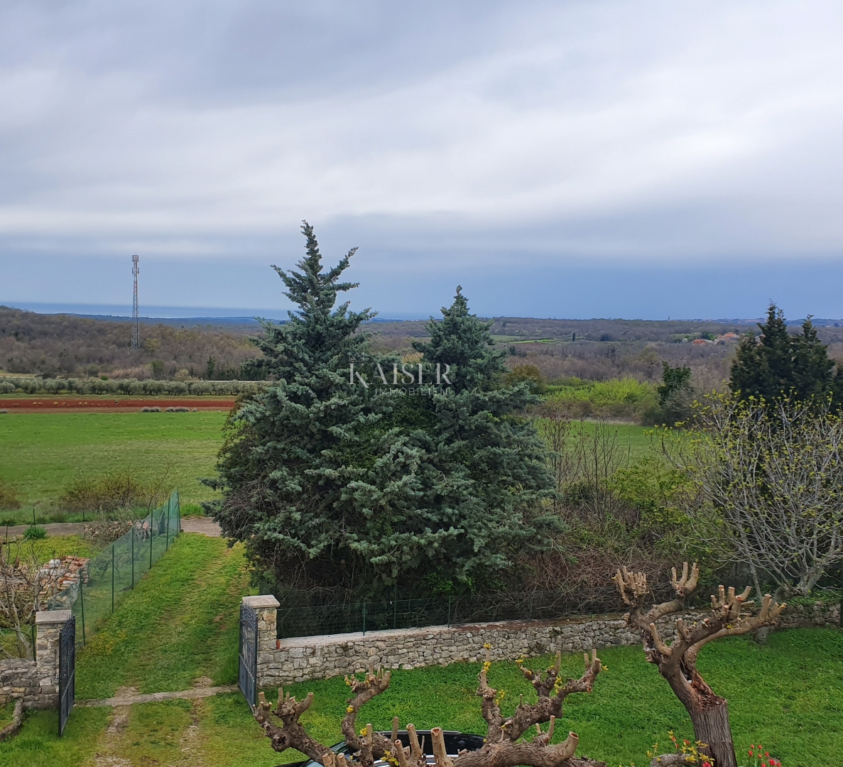 Istria - Parenzo, casa in pietra con esclusiva vista mare