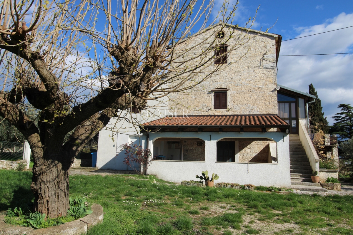 Istria - Parenzo, casa in pietra con esclusiva vista mare