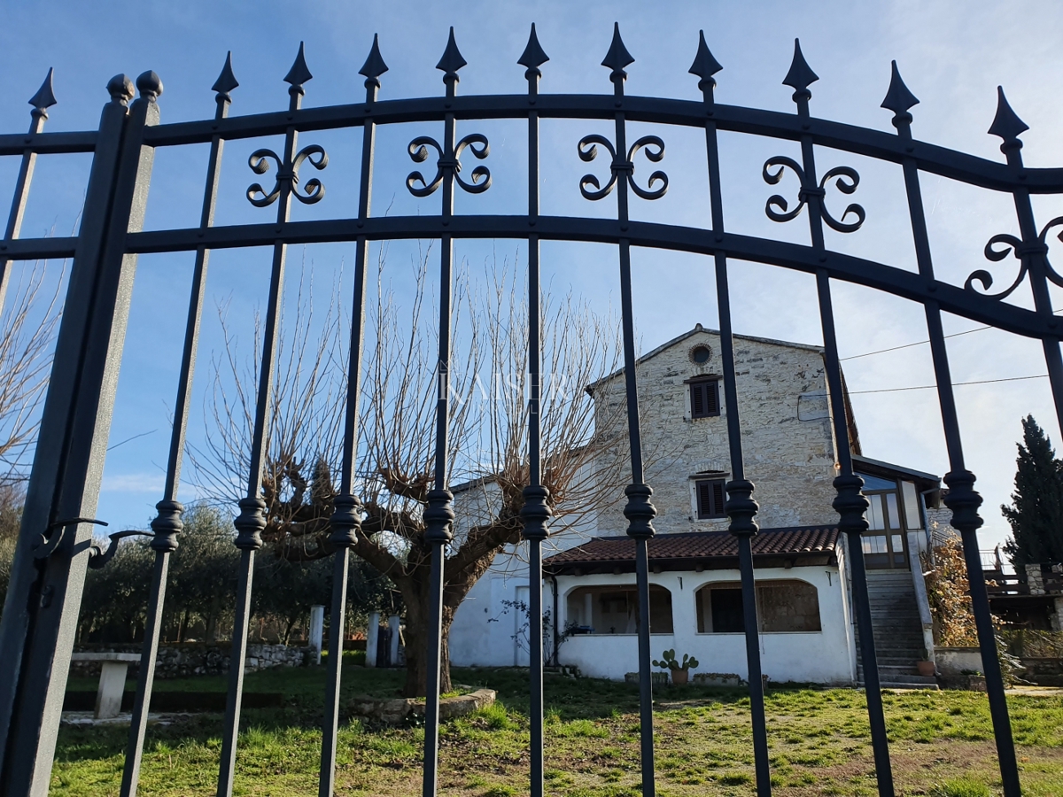 Istria - Parenzo, casa in pietra con esclusiva vista mare