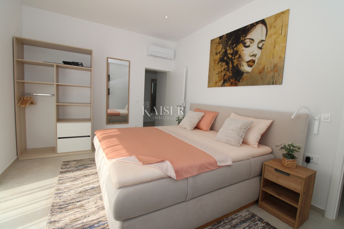 Istria - Parenzo, bellissima villa con piscina, design moderno.
