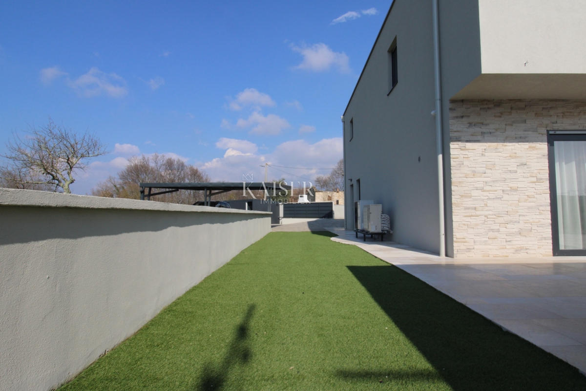 Istria - Parenzo, bellissima villa con piscina, design moderno.