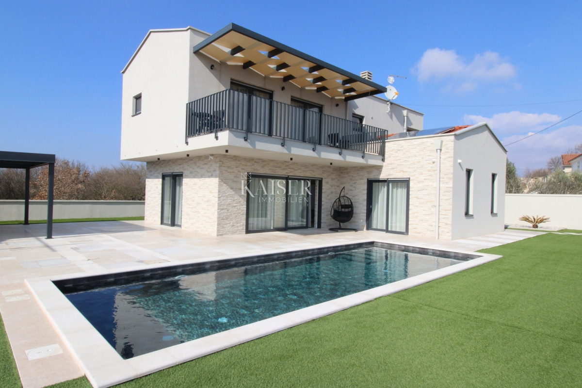 Istria - Parenzo, bellissima villa con piscina, design moderno.