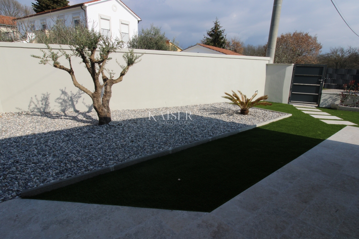 Istria - Parenzo, bellissima villa con piscina, design moderno.