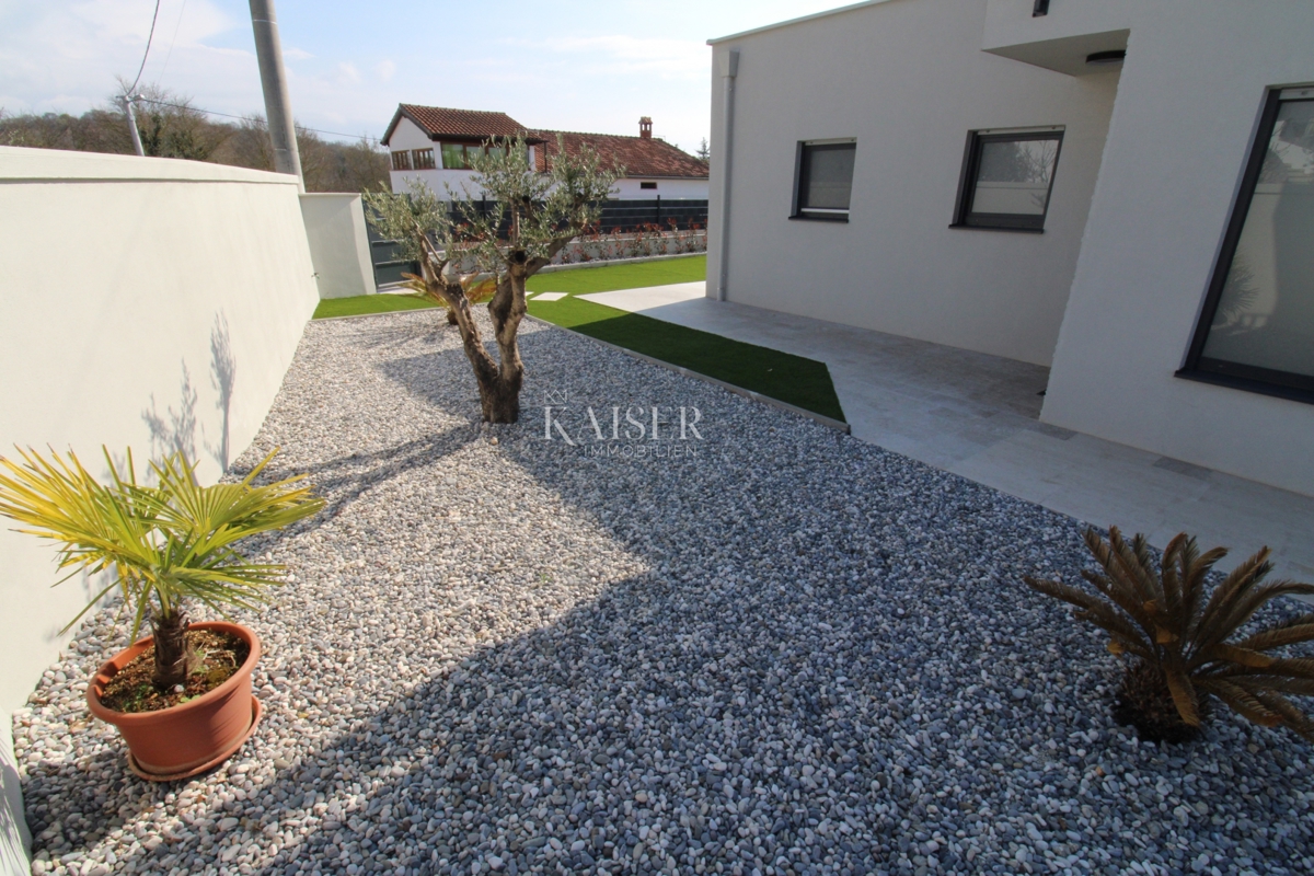 Istria - Parenzo, bellissima villa con piscina, design moderno.