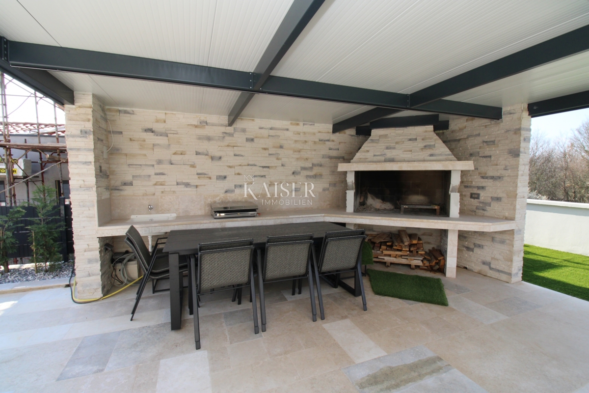 Istria - Parenzo, bellissima villa con piscina, design moderno.