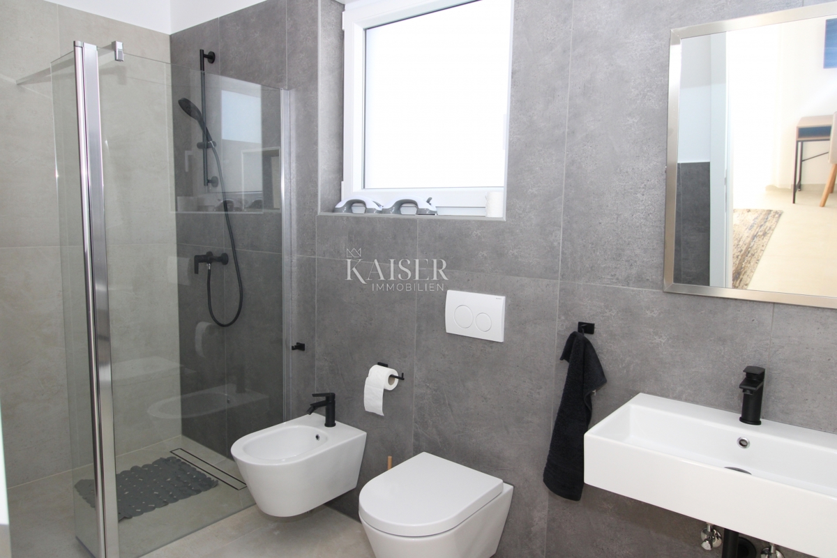 Istria - Parenzo, bellissima villa con piscina, design moderno.