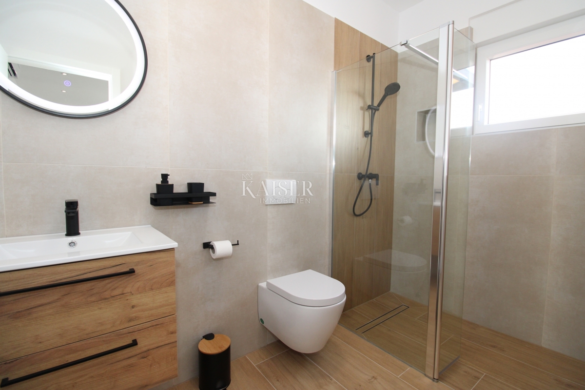 Istria - Parenzo, bellissima villa con piscina, design moderno.