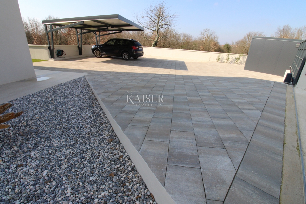 Istria - Parenzo, bellissima villa con piscina, design moderno.