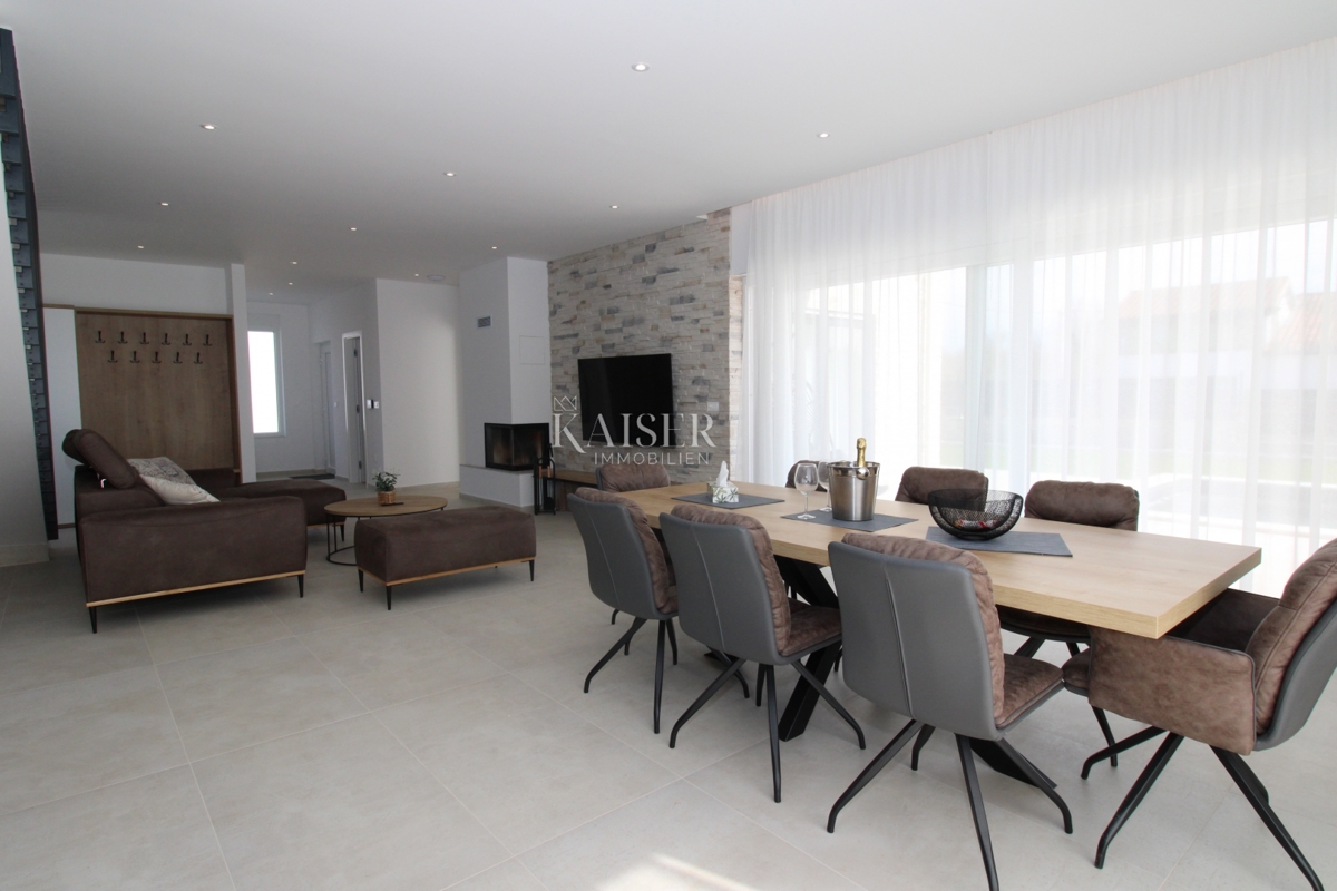 Istria - Parenzo, bellissima villa con piscina, design moderno.