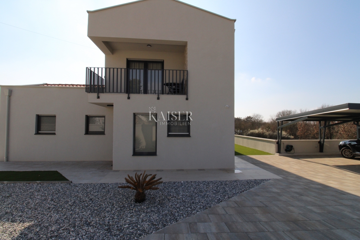 Istria - Parenzo, bellissima villa con piscina, design moderno.