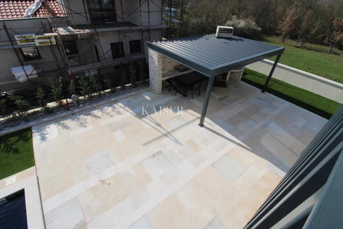 Istria - Parenzo, bellissima villa con piscina, design moderno.