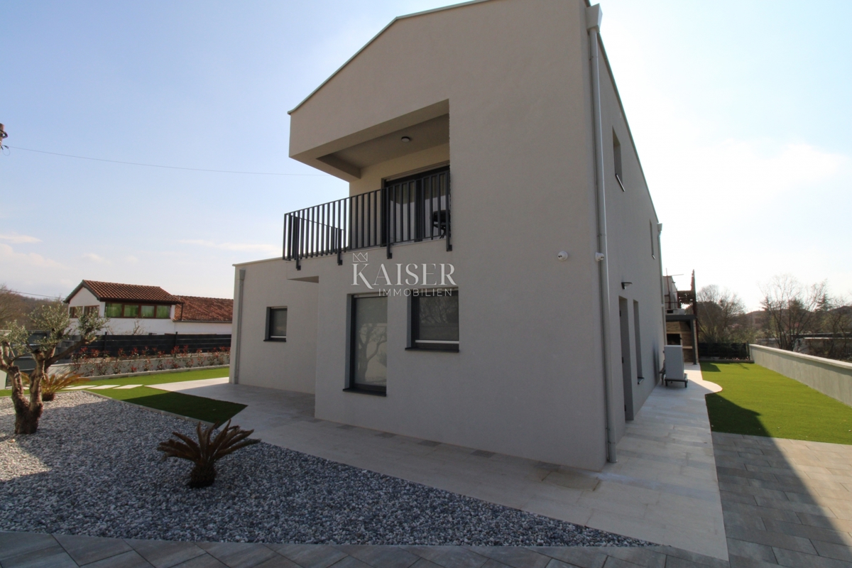 Istria - Parenzo, bellissima villa con piscina, design moderno.