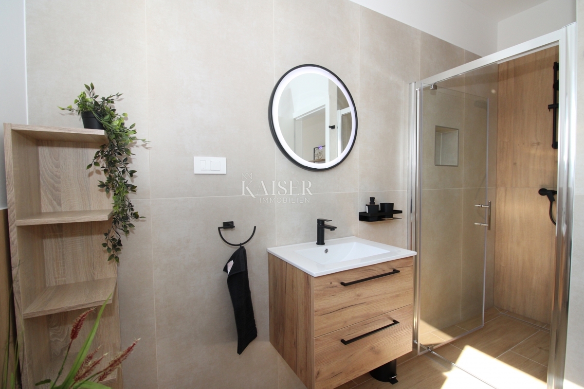 Istria - Parenzo, bellissima villa con piscina, design moderno.