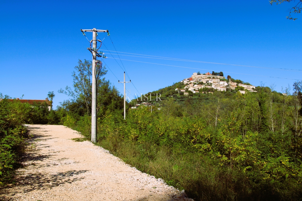 Istria, Montona terreno edificabile sotto il centro storico