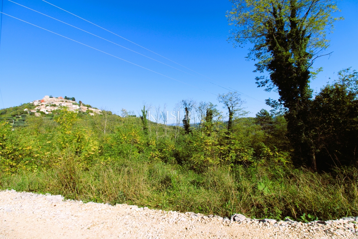 Istria, Montona terreno edificabile sotto il centro storico