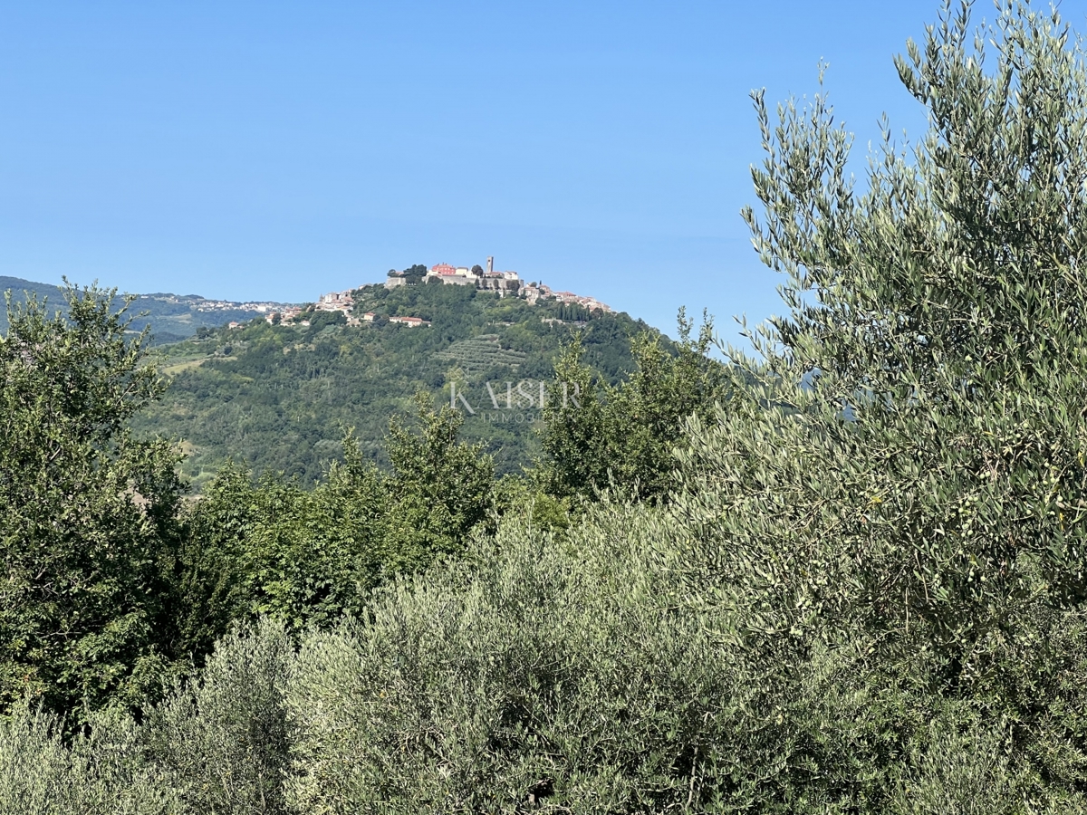 Istria, Montona terreno edificabile sotto il centro storico