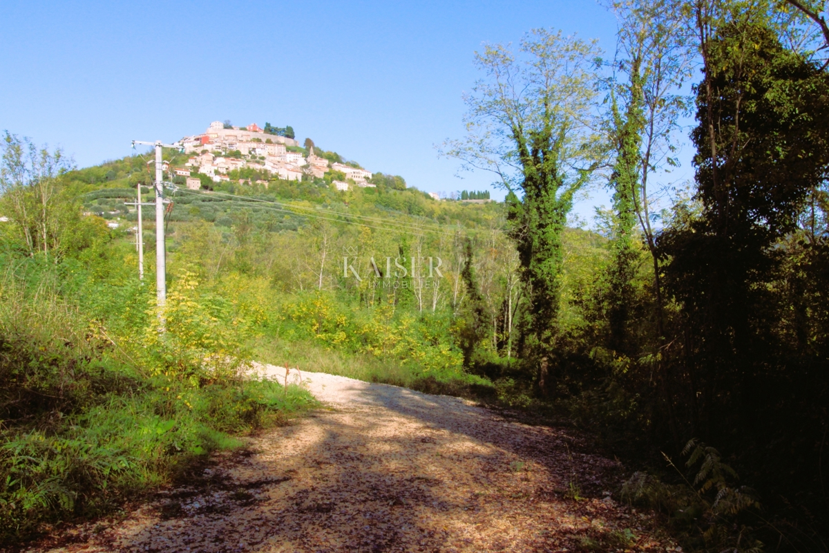 Istria, Montona terreno edificabile sotto il centro storico