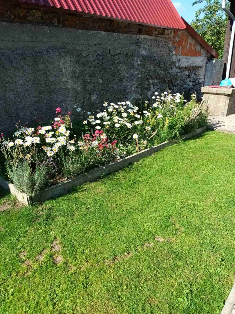 Gorski kotar, Mrkopalj, vecchia casa restaurata con giardino