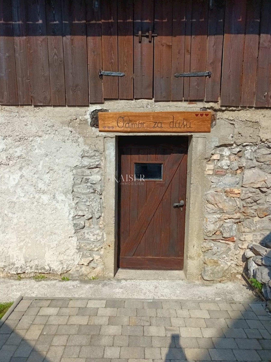 Gorski kotar, Mrkopalj, vecchia casa restaurata con giardino