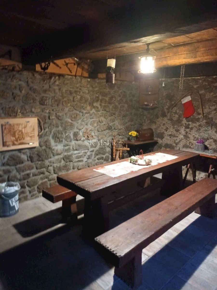 Gorski kotar, Mrkopalj, vecchia casa restaurata con giardino