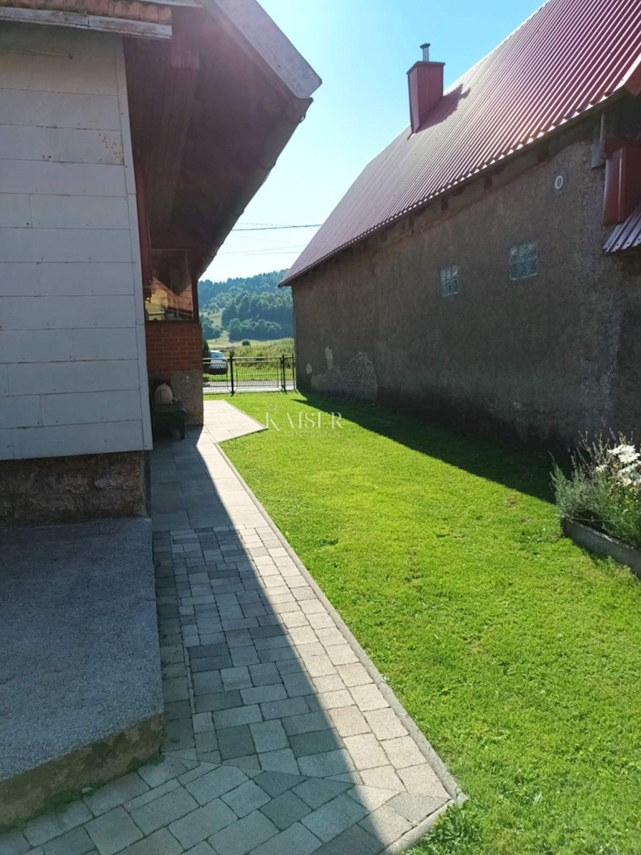 Gorski kotar, Mrkopalj, vecchia casa restaurata con giardino