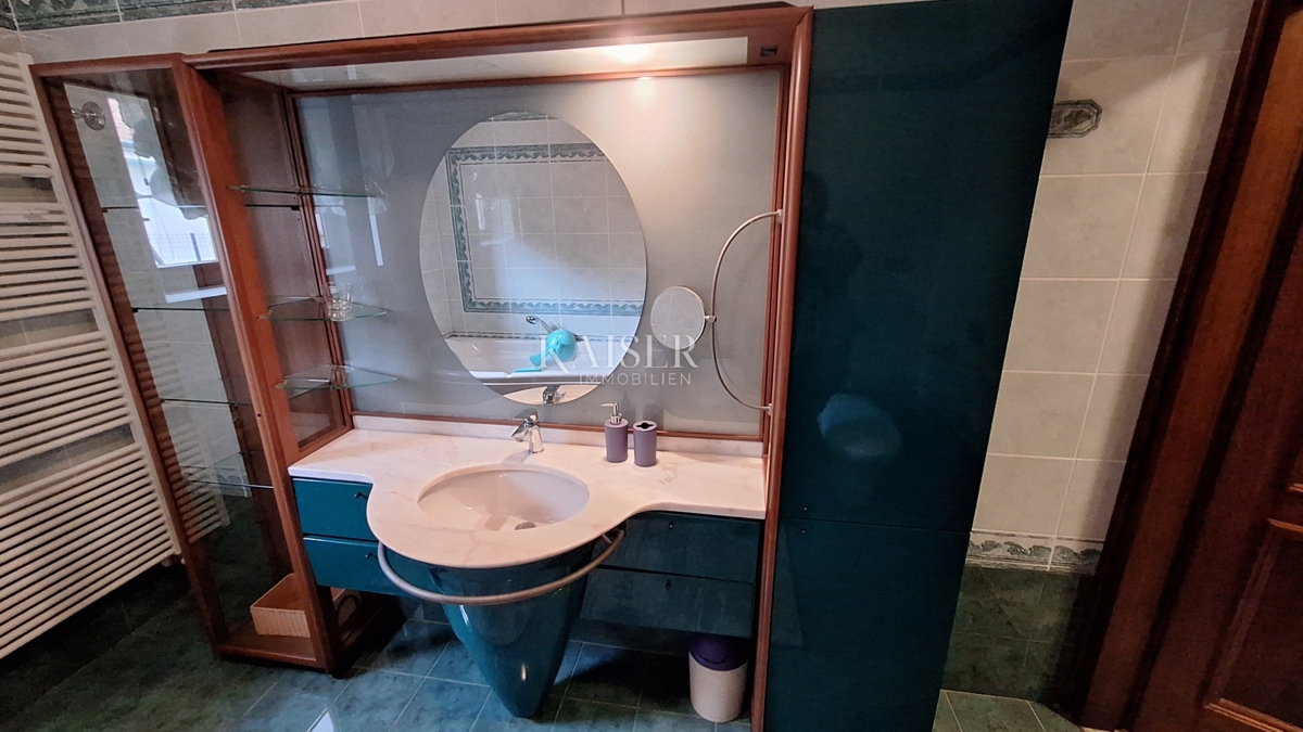 Matulji, casa bifamiliare, tre unità abitative, garage