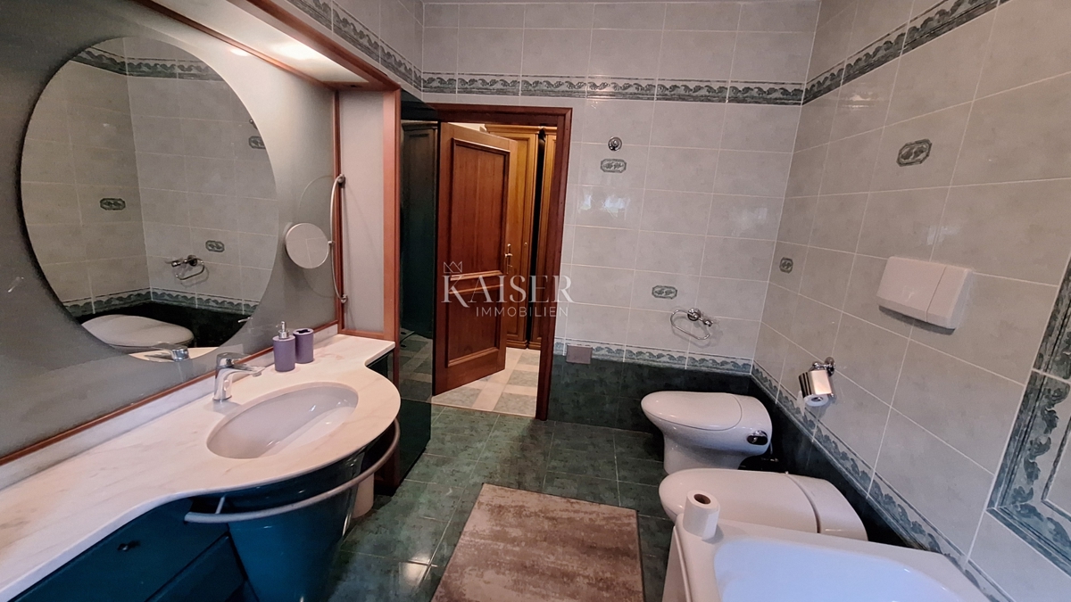 Matulji, casa bifamiliare, tre unità abitative, garage