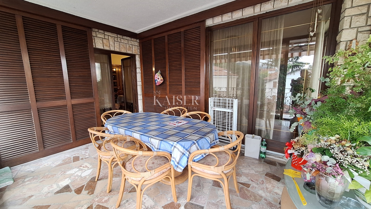 Matulji, casa bifamiliare, tre unità abitative, garage