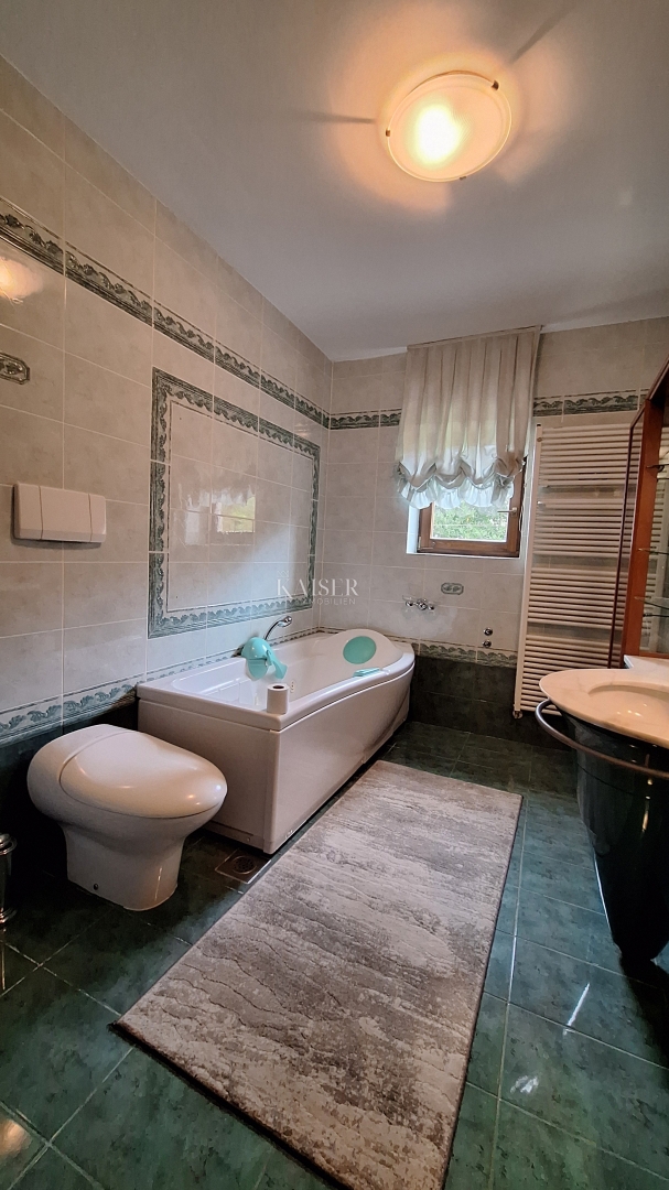 Matulji, casa bifamiliare, tre unità abitative, garage