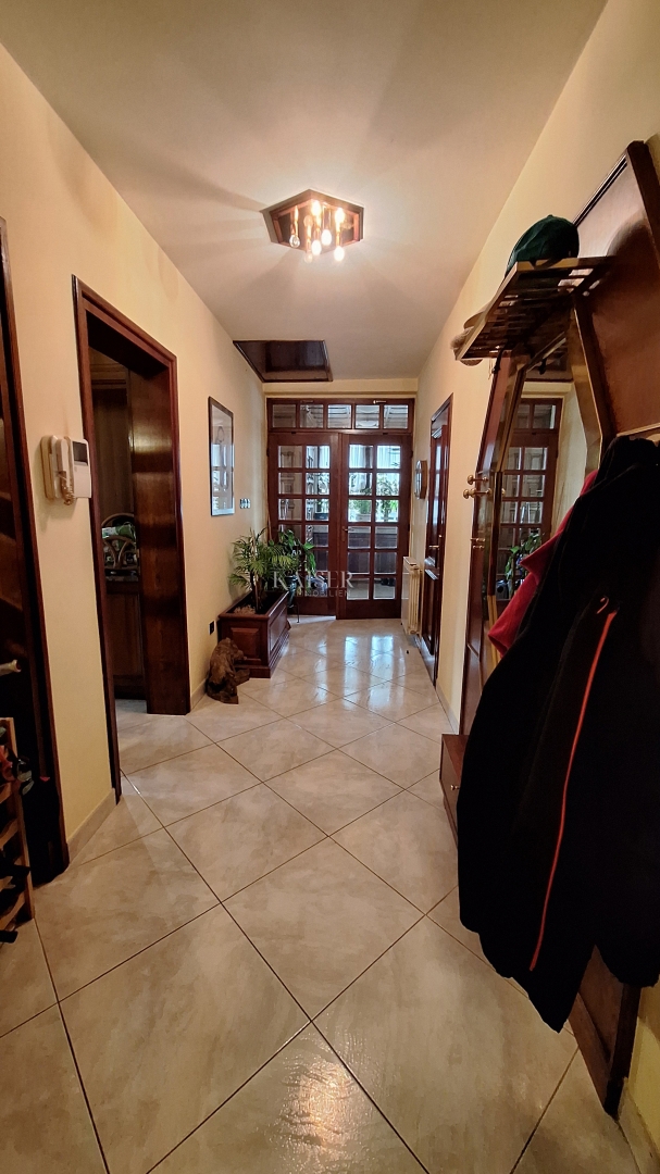 Matulji, casa bifamiliare, tre unità abitative, garage