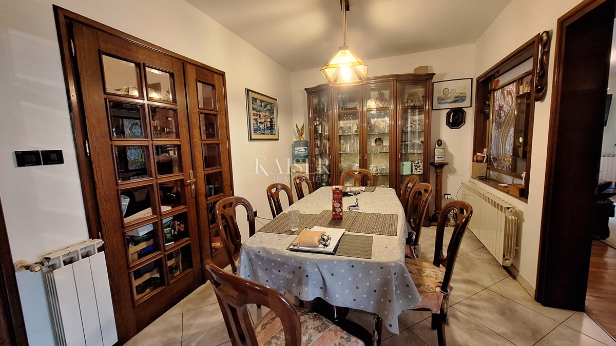 Matulji, casa bifamiliare, tre unità abitative, garage