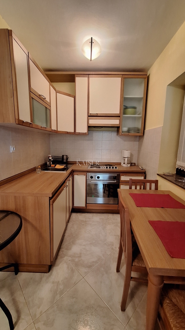 Matulji, casa bifamiliare, tre unità abitative, garage