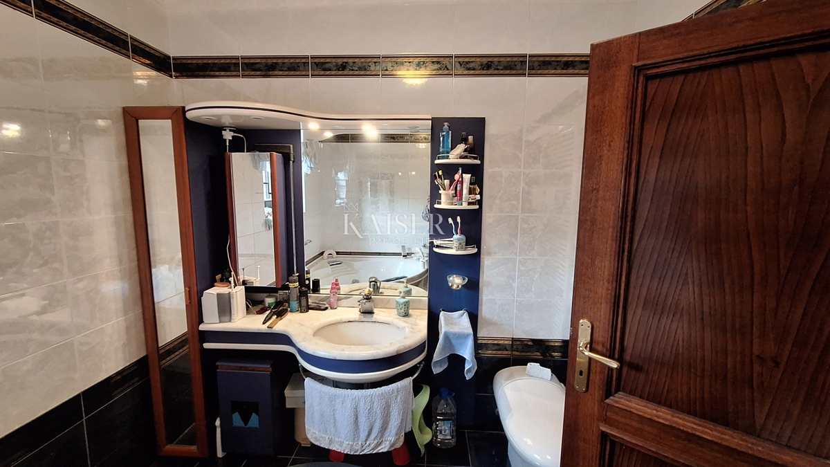 Matulji, casa bifamiliare, tre unità abitative, garage