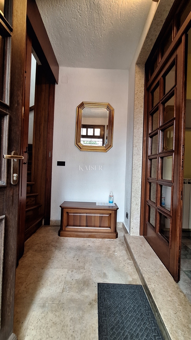 Matulji, casa bifamiliare, tre unità abitative, garage